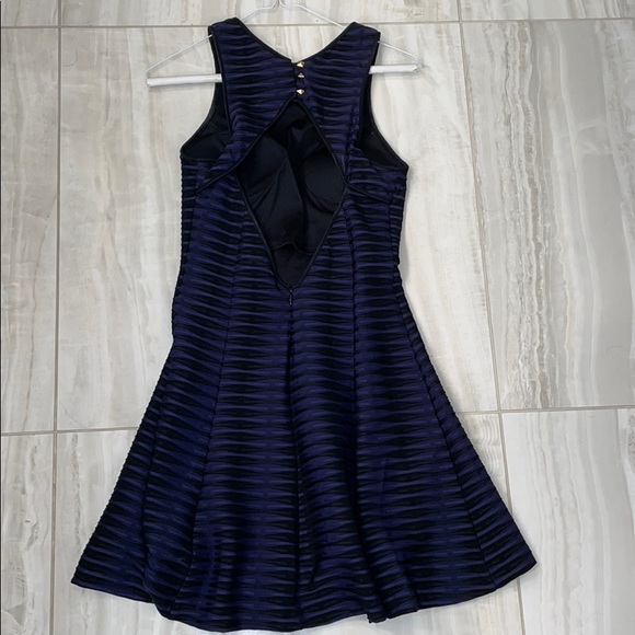 Guess evening dress with open back - Picture 3 of 8